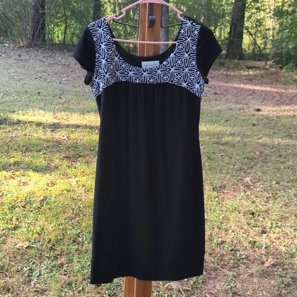 ❤️5/$25 EUC Ronni Nicole embroidered dress